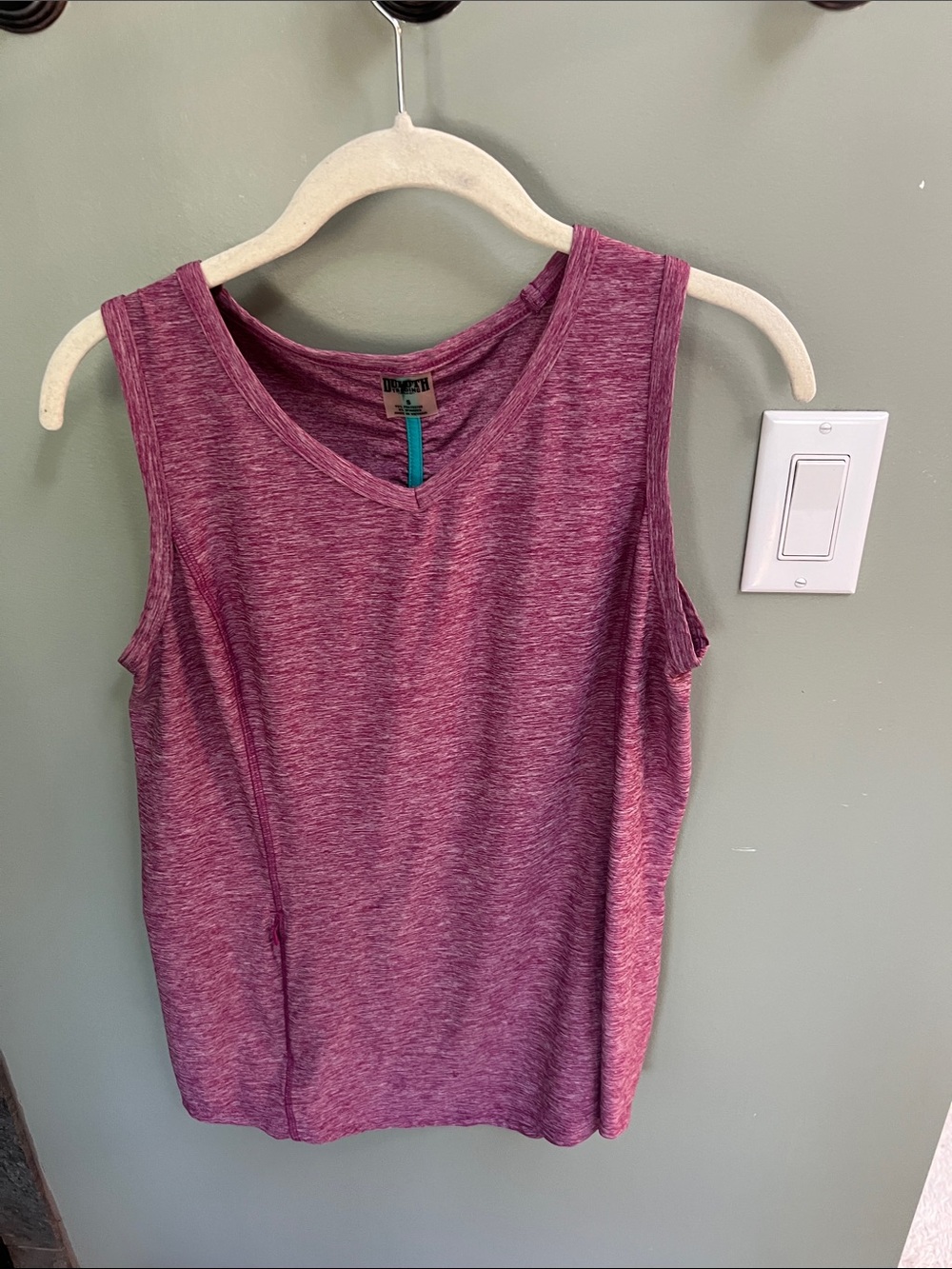 DuluthHeathered Magenta V-Neck Sleeveless Tank